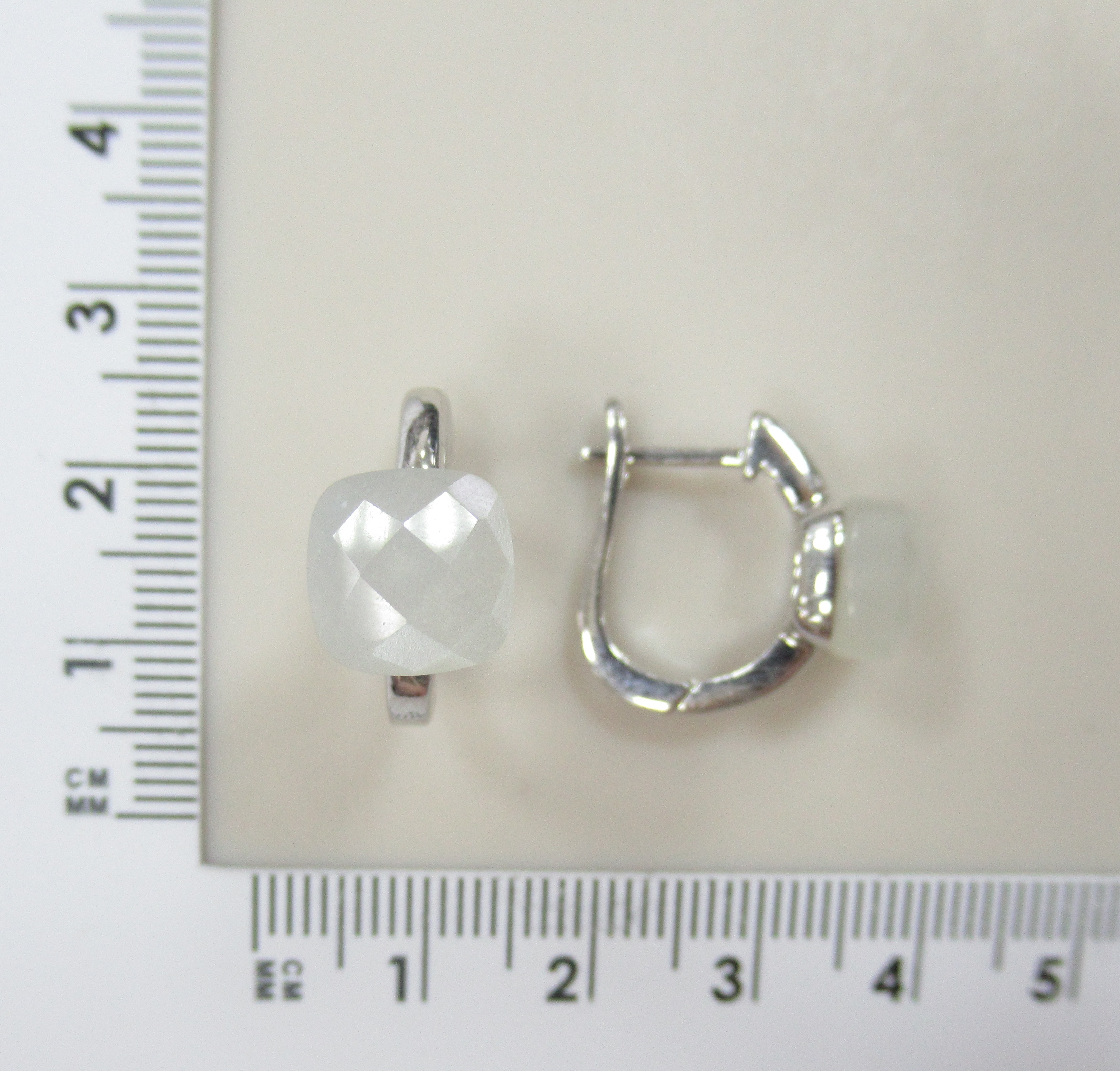 Серебряные серьги с лунными камнями